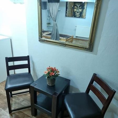 Simple Apartment Near Hockey & Football Arena 布拉迪斯拉发 外观 照片